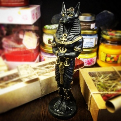 Свеча Анубис 18 см - древнеегипетский бог погребальных ритуалов и мумификации (пчелиный воск)
